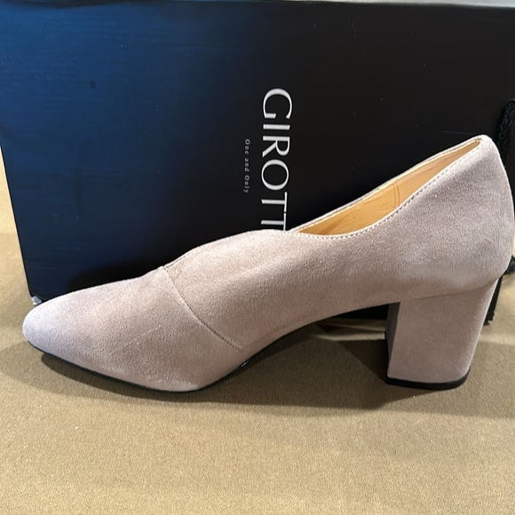 NEW in the box! Girotti Suede Pumps - Picture 4 of 7